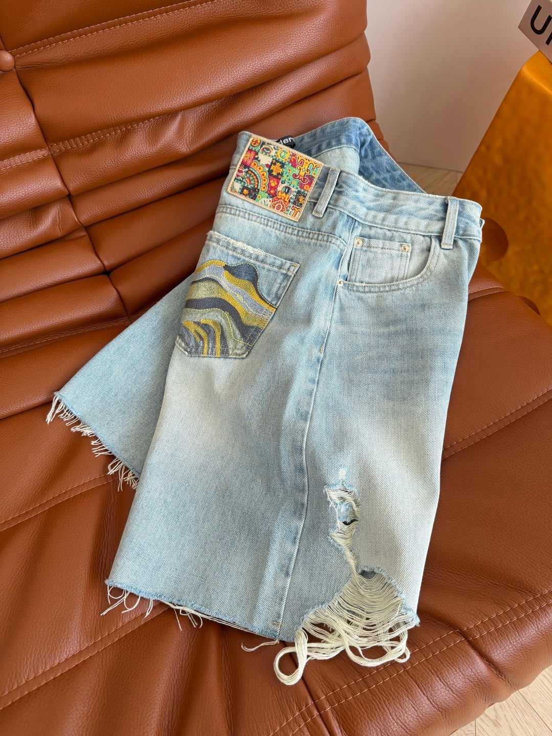 Distressed Wide-Leg Denim Shorts – Light-Wash Heavy-Cotton Cutoffs
