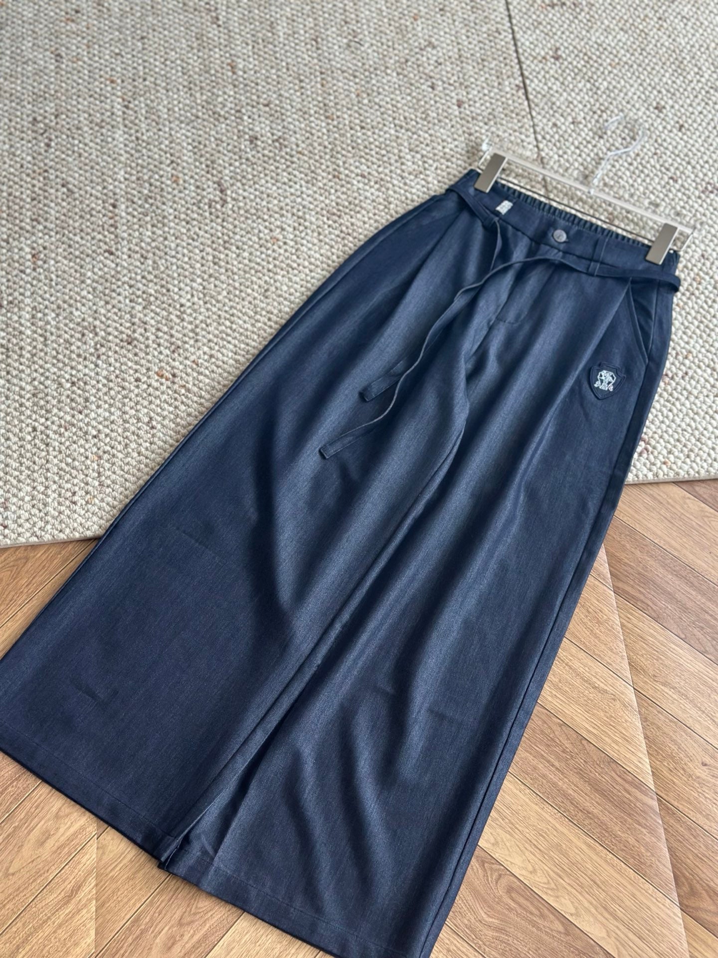 GG Crest Embroidered Belted Wide-Leg Denim Trousers – Midnight Blue Lightweight Chambray