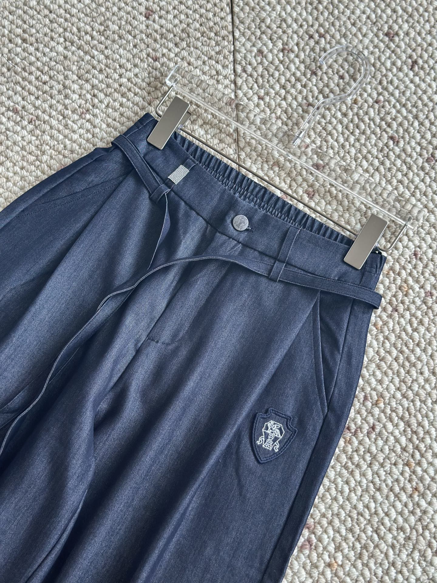 GG Crest Embroidered Belted Wide-Leg Denim Trousers – Midnight Blue Lightweight Chambray