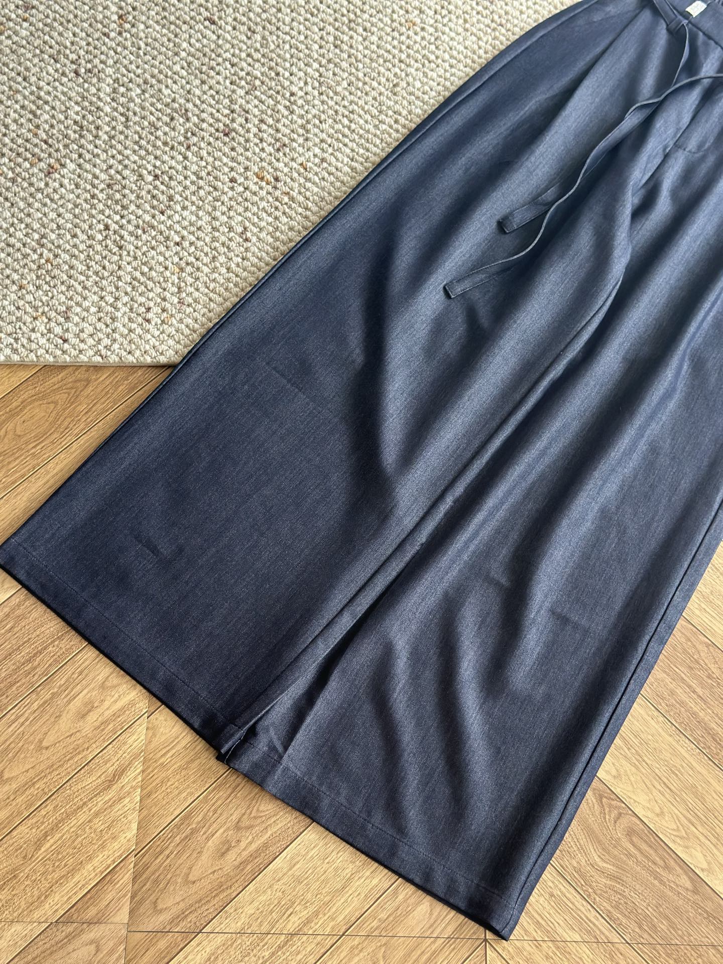 GG Crest Embroidered Belted Wide-Leg Denim Trousers – Midnight Blue Lightweight Chambray