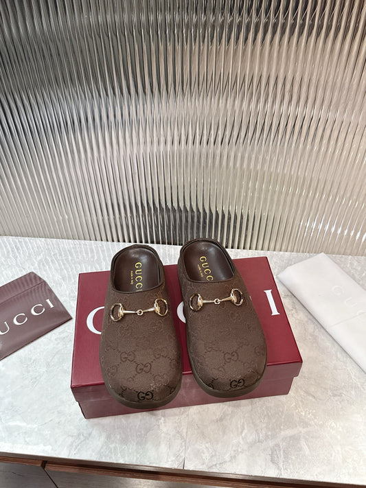 Horsebit Mule – GG Supreme Canvas in Ebony & Beige with Gold-Toned Hardware