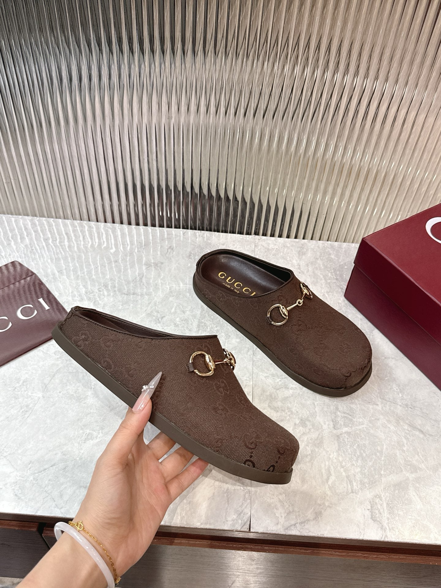 Horsebit Mule – GG Supreme Canvas in Ebony & Beige with Gold-Toned Hardware