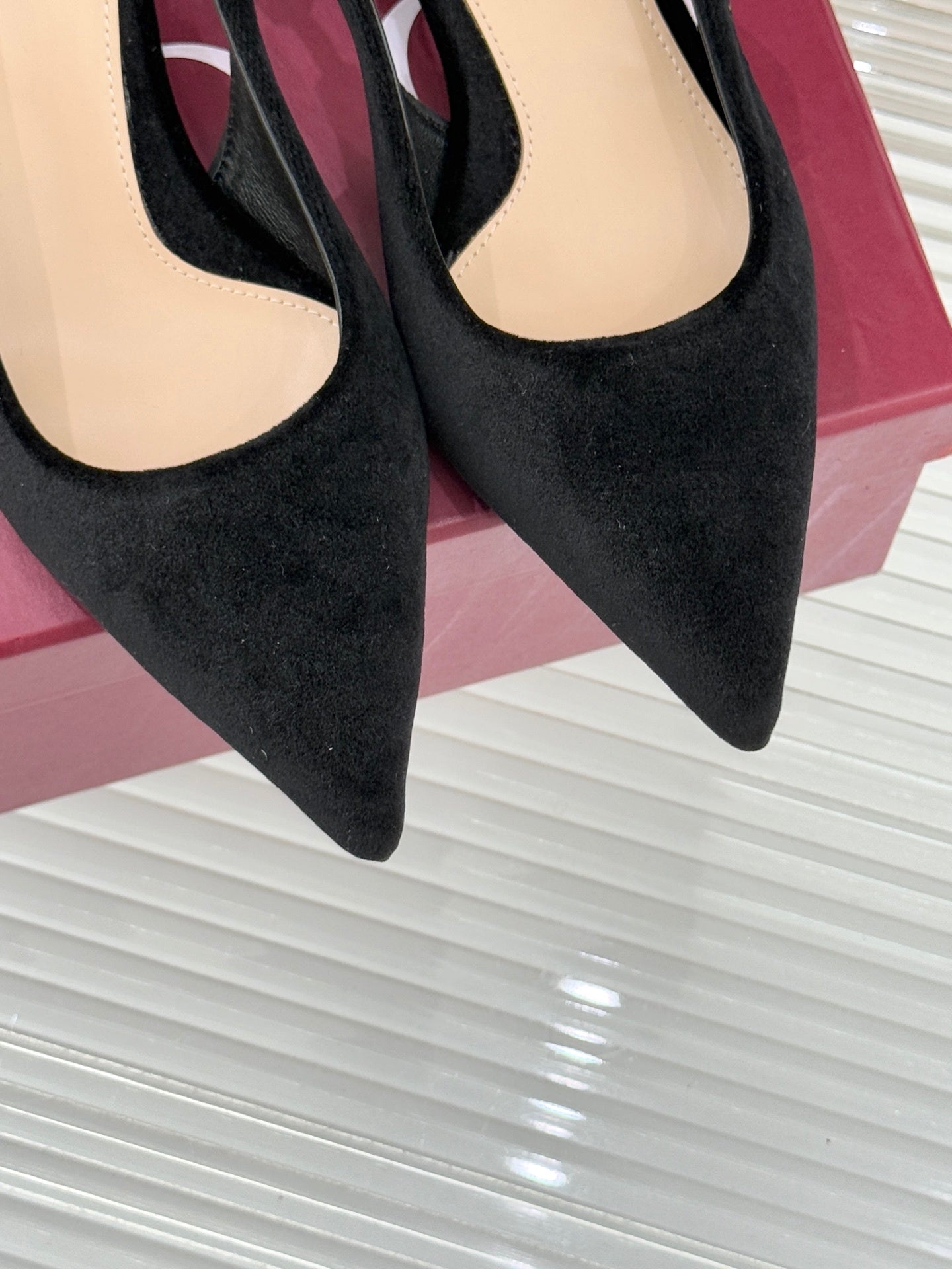 GG Signoria Slingback Pump – Black Suede Kitten Heel with Gold Chain