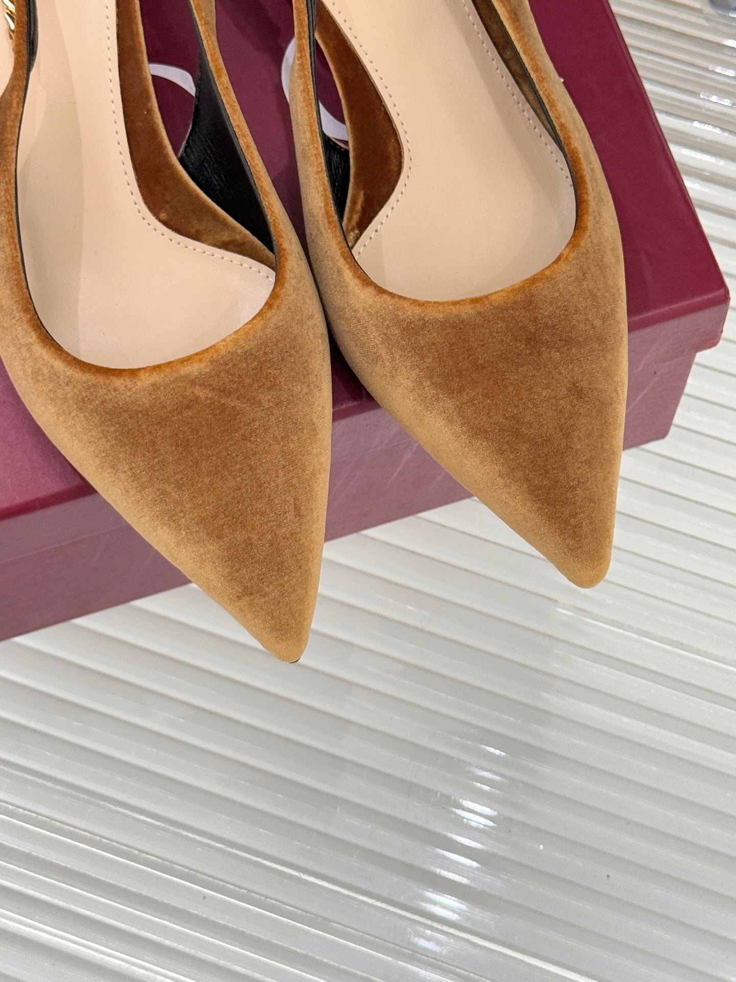 GG Signoria Slingback Pump – Rosso Ancora Velvet Pointed-Toe Kitten Heel