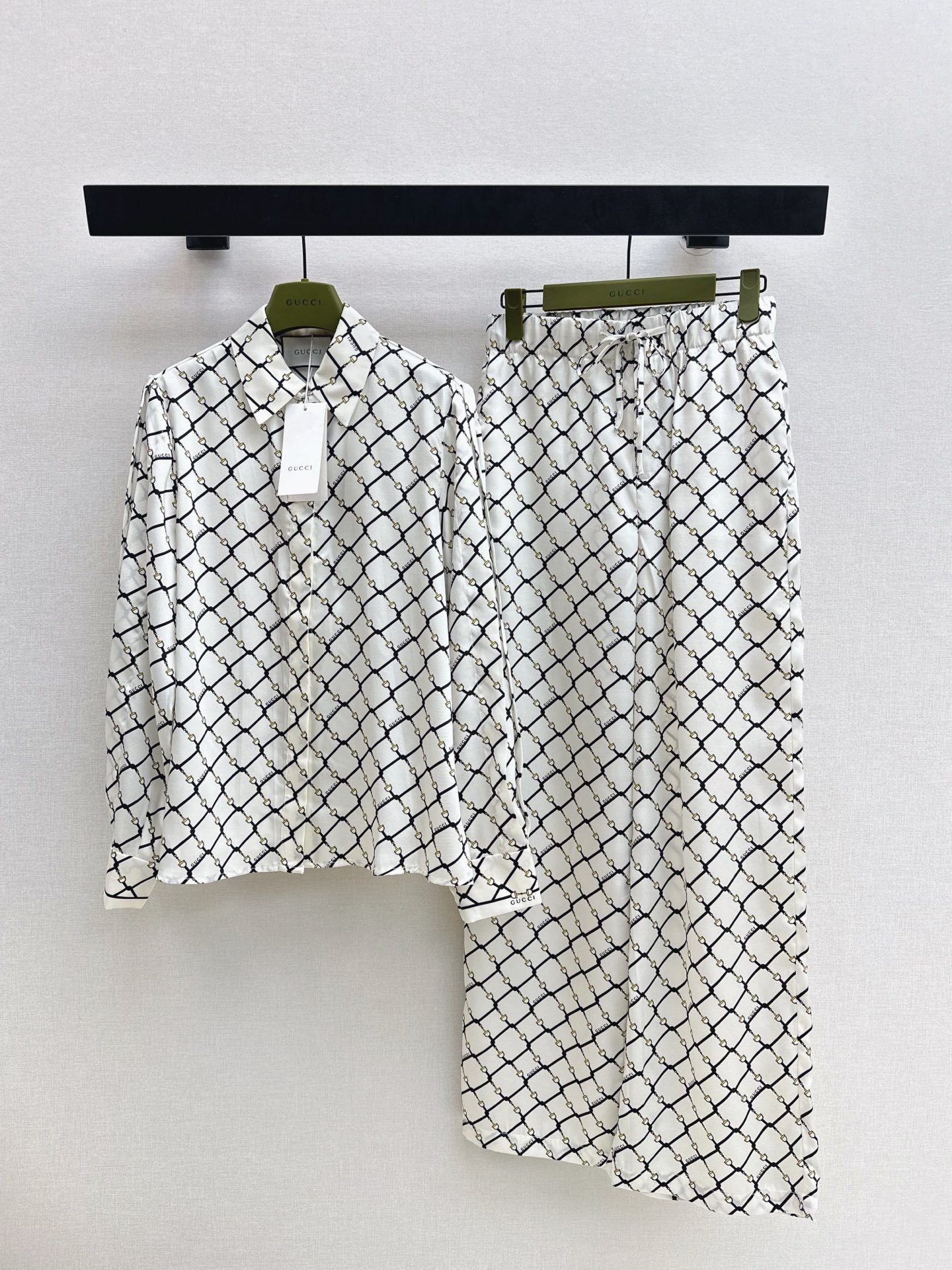 GG Horsebit-Print Silk Twill Set – Ivory & Black Wide-Leg  Ensemble