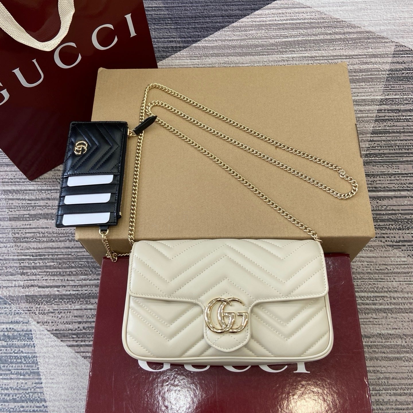 GG Marmont Mini Shoulder Bag – Ivory White Matelassé Chevron Calfskin Flap Crossbody Purse