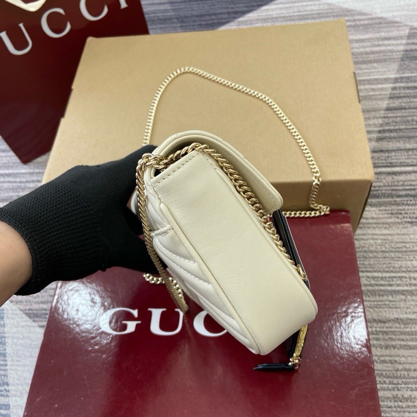 GG Marmont Mini Shoulder Bag – Ivory White Matelassé Chevron Calfskin Flap Crossbody Purse