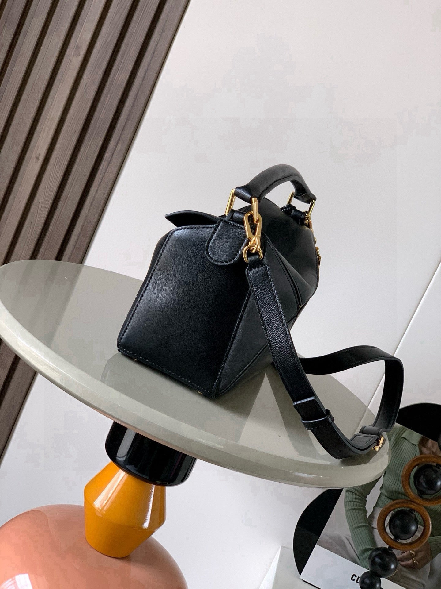 Puzzle Edge Shoulder Bag – Obsidian Black Full-Grain Calfskin Leather Cuboid Handbag