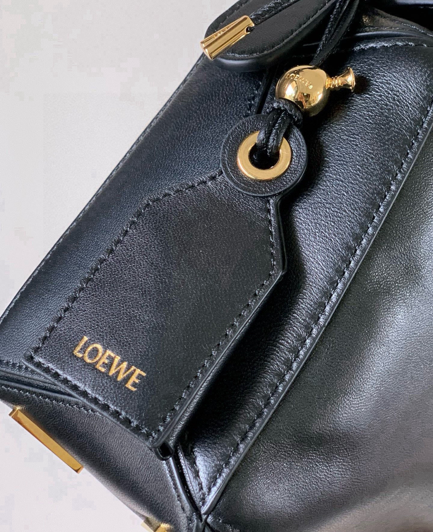 Puzzle Edge Shoulder Bag – Obsidian Black Full-Grain Calfskin Leather Cuboid Handbag