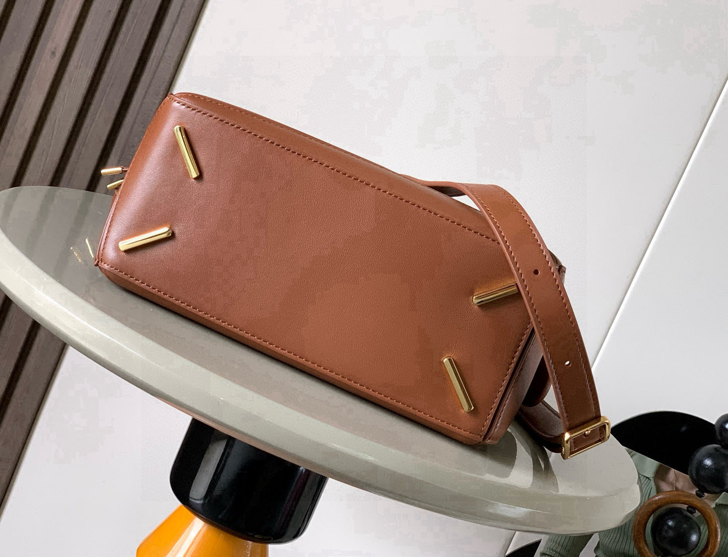 Chestnut Brown Puzzle Edge Shoulder Bag – Full-Grain Calfskin Leather Cuboid Handbag