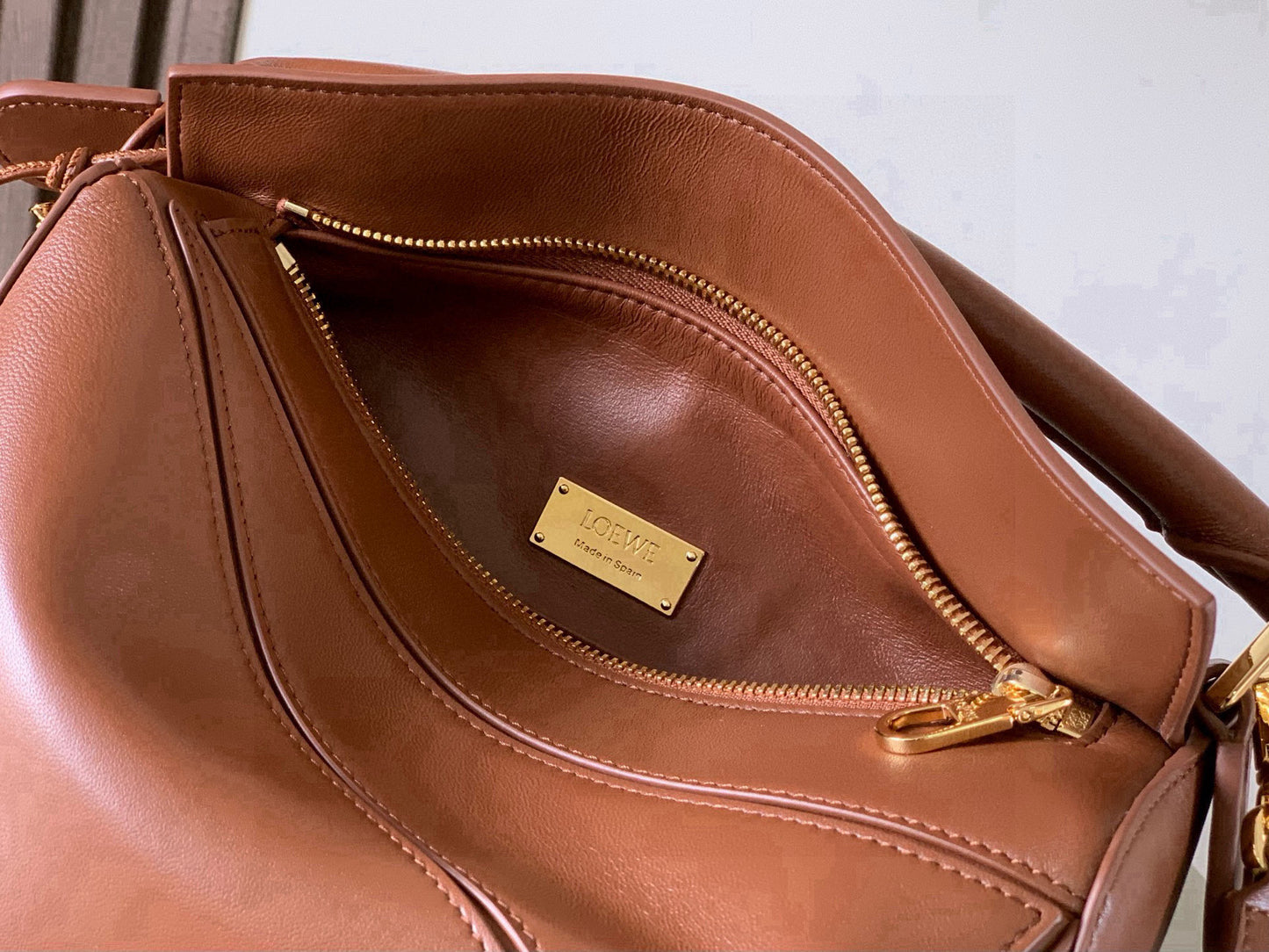 Chestnut Brown Puzzle Edge Shoulder Bag – Full-Grain Calfskin Leather Cuboid Handbag