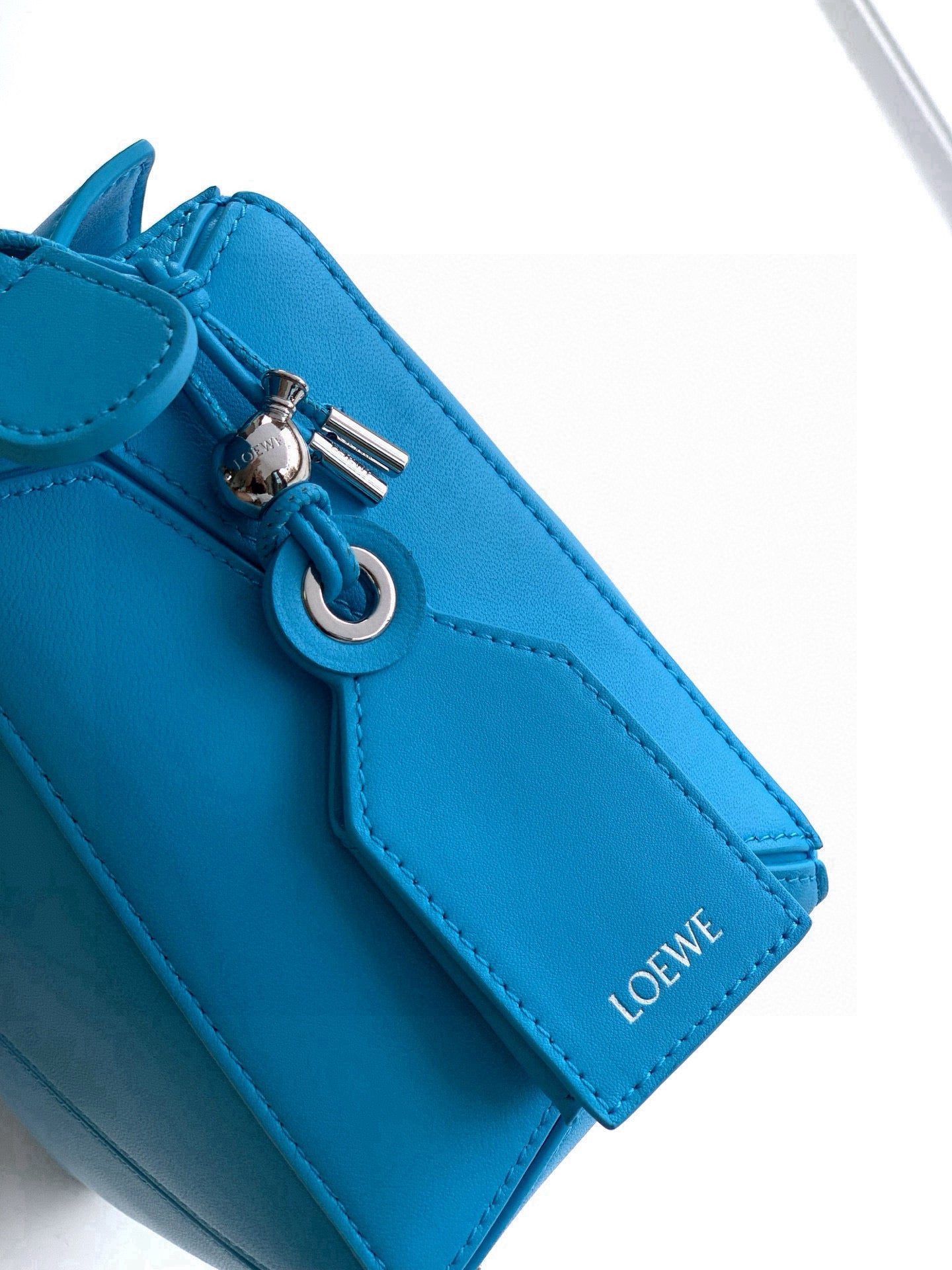 Puzzle Edge Shoulder Bag – Electric Cyan Blue Full-Grain Calfskin Leather Cuboid Handbag