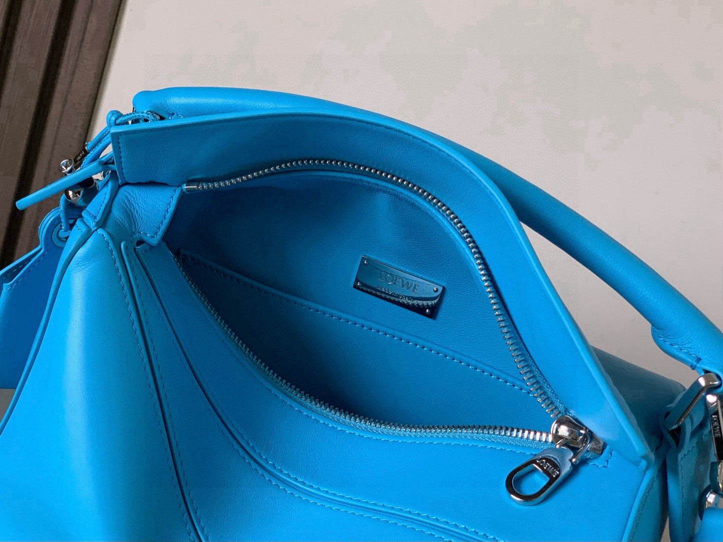 Puzzle Edge Shoulder Bag – Electric Cyan Blue Full-Grain Calfskin Leather Cuboid Handbag