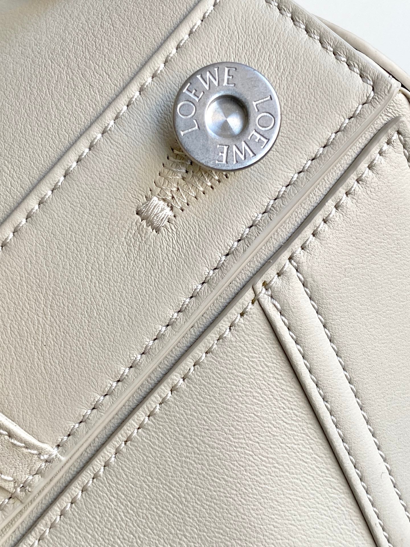 Puzzle Edge Shoulder Bag – Chalky Optic White Calfskin Leather Cuboid Handbag