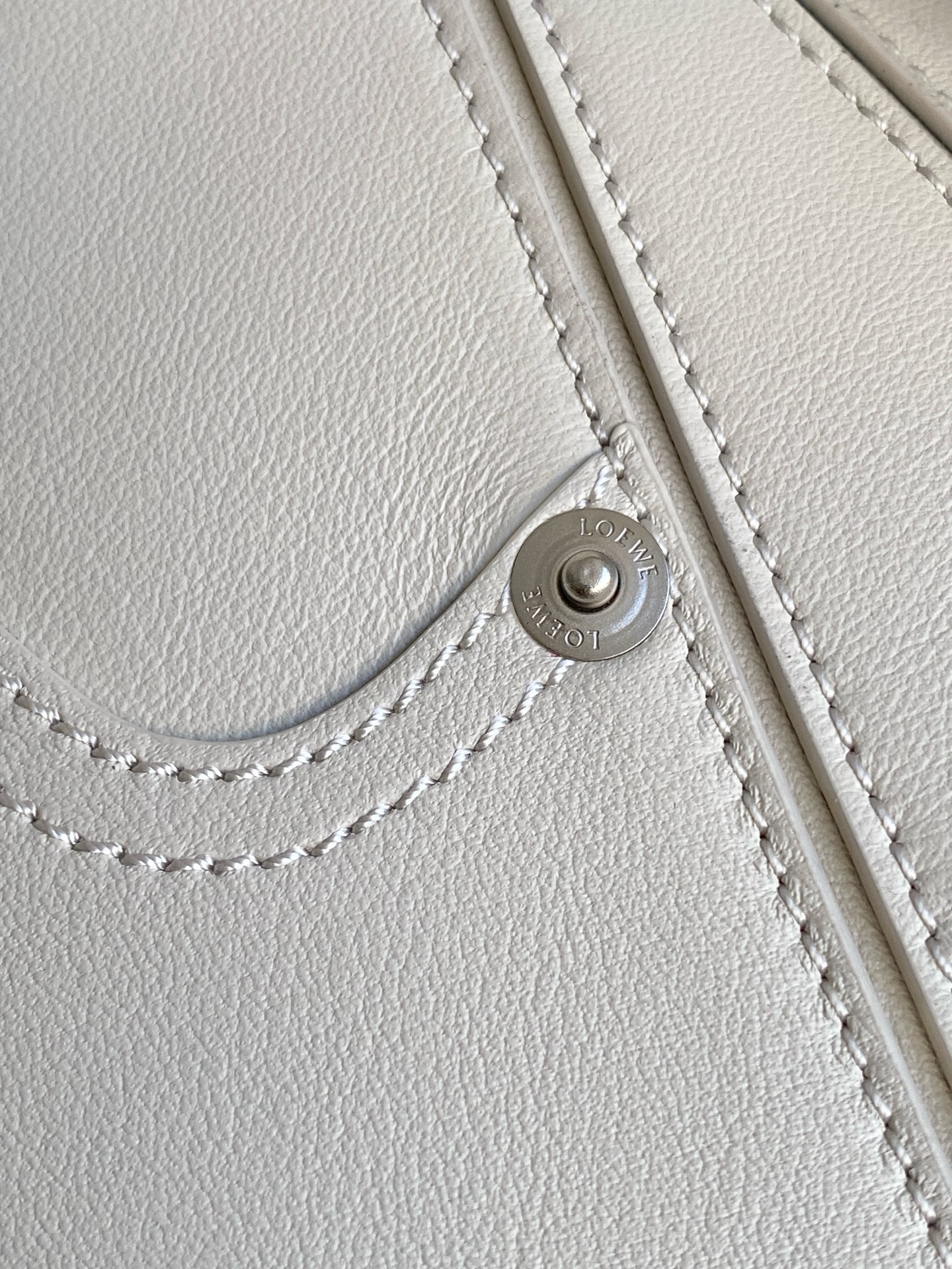 Puzzle Edge Shoulder Bag – Chalky Optic White Calfskin Leather Cuboid Handbag