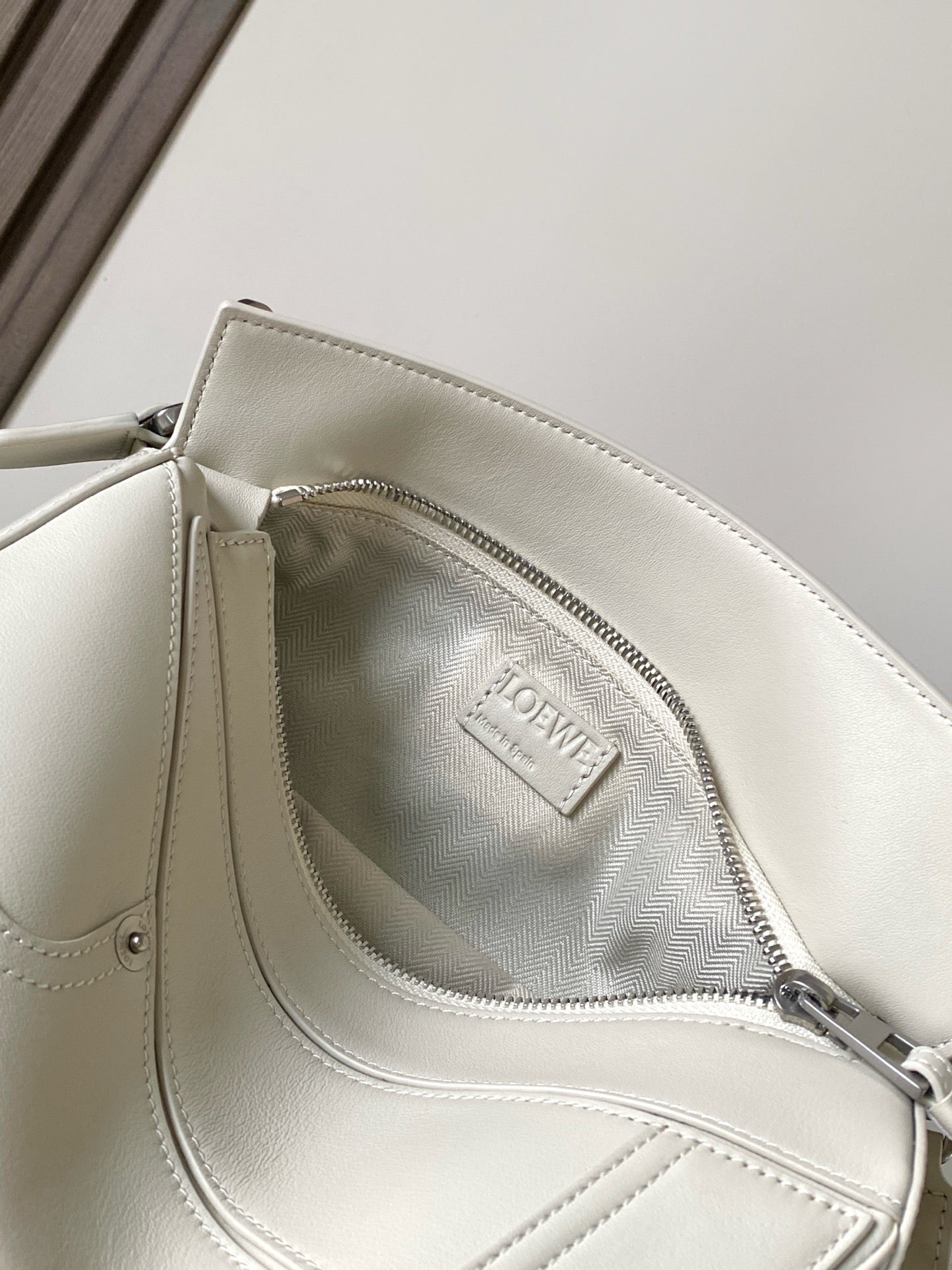 Puzzle Edge Shoulder Bag – Chalky Optic White Calfskin Leather Cuboid Handbag