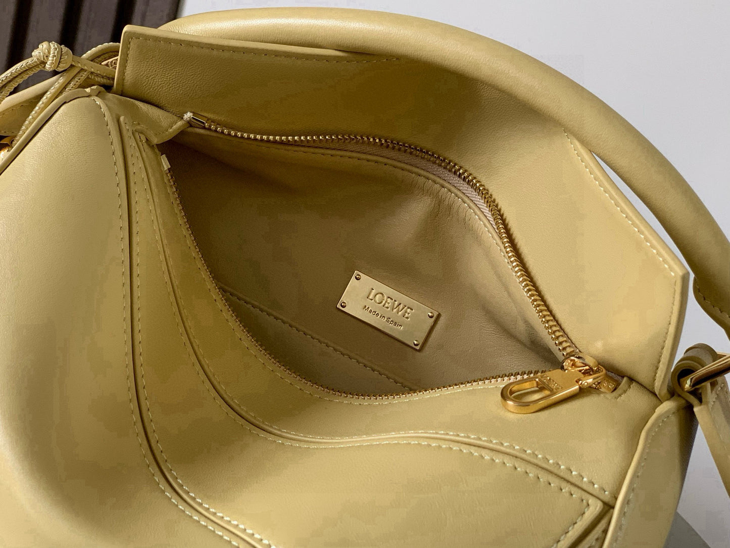 Pastel Butter-Yellow Puzzle Edge Shoulder Bag – Calfskin Leather Cuboid Handbag