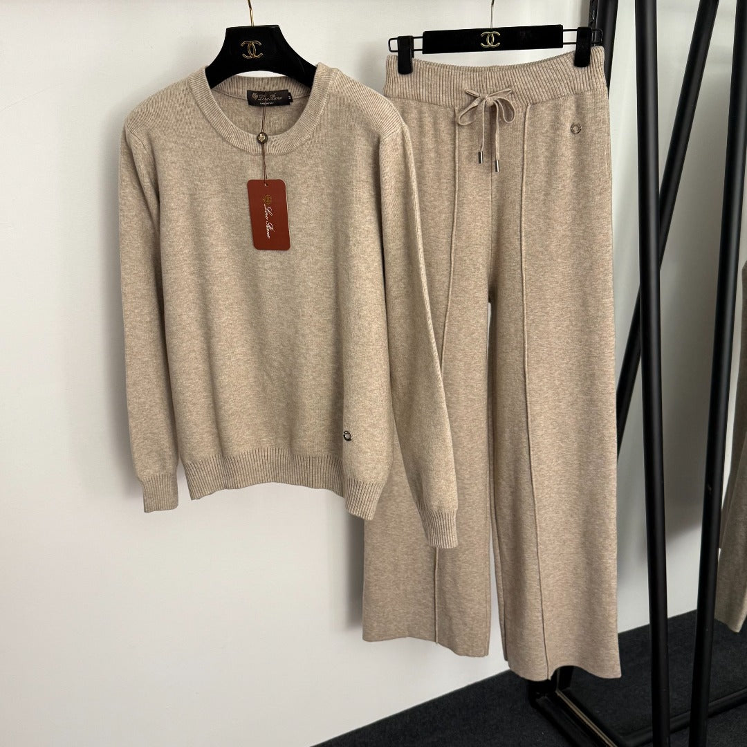 Cashmere Crewneck Sweater and Wide-Leg Trousers Set – Knit Pullover and High-Waisted Pintuck Pants