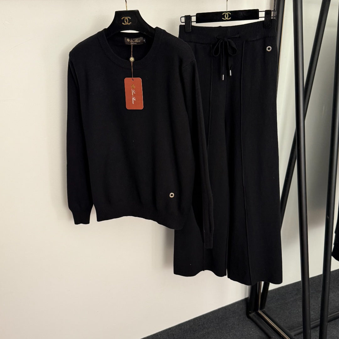 Cashmere Crewneck Sweater and Wide-Leg Trousers Set – Knit Pullover and High-Waisted Pintuck Pants