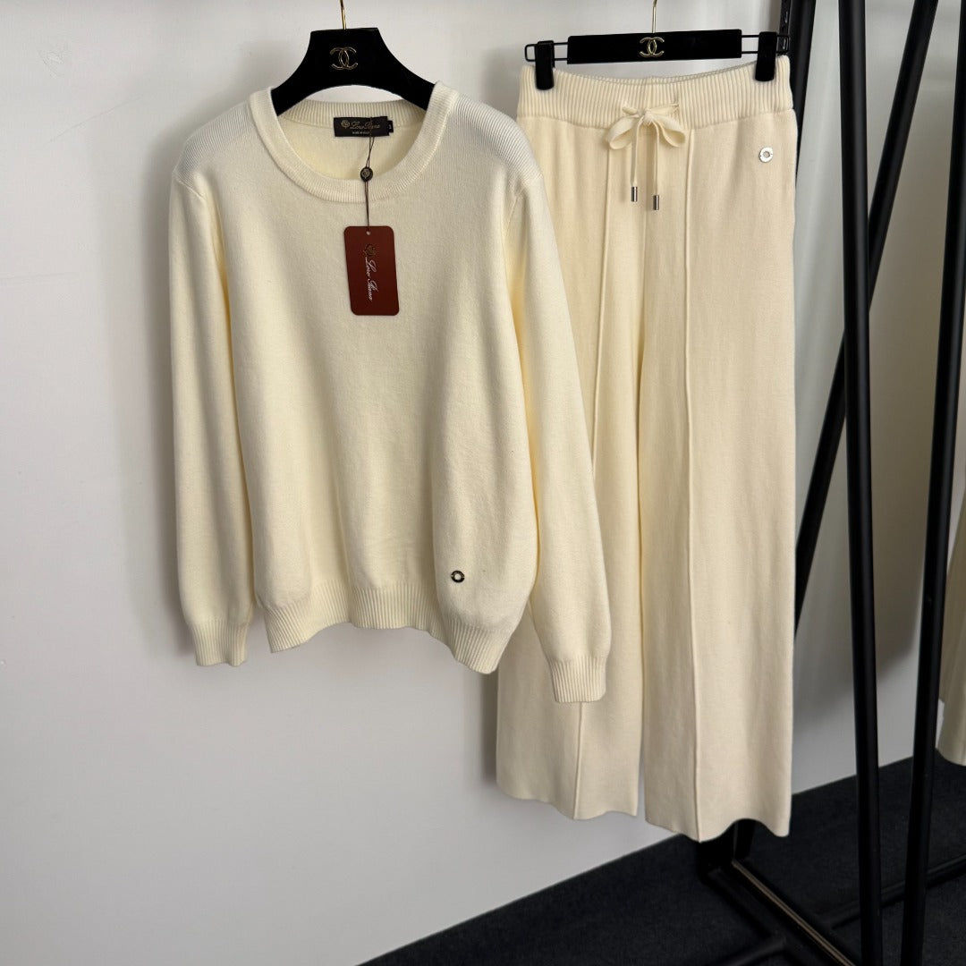 Cashmere Crewneck Sweater and Wide-Leg Trousers Set – Knit Pullover and High-Waisted Pintuck Pants