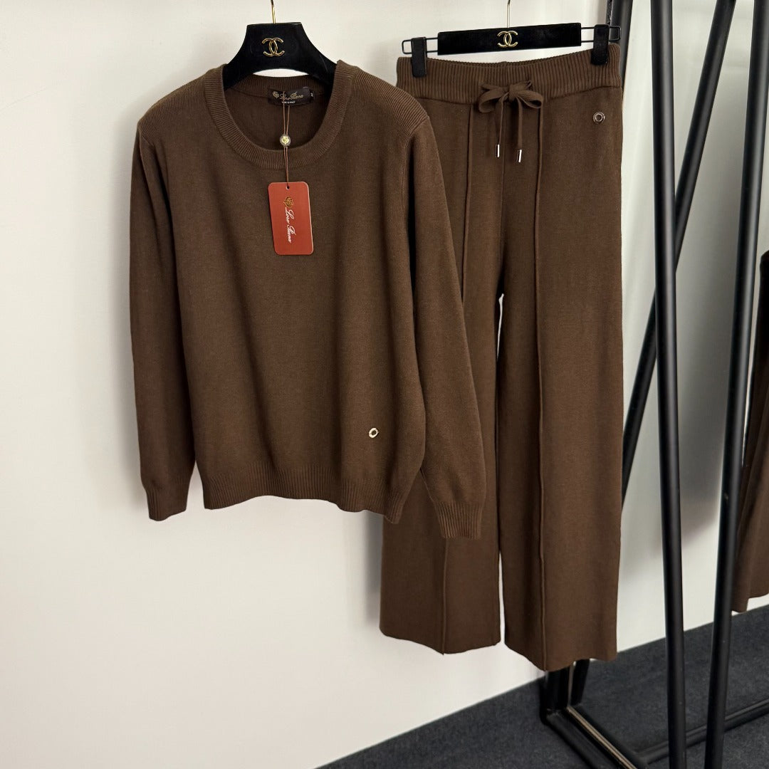 Cashmere Crewneck Sweater and Wide-Leg Trousers Set – Knit Pullover and High-Waisted Pintuck Pants