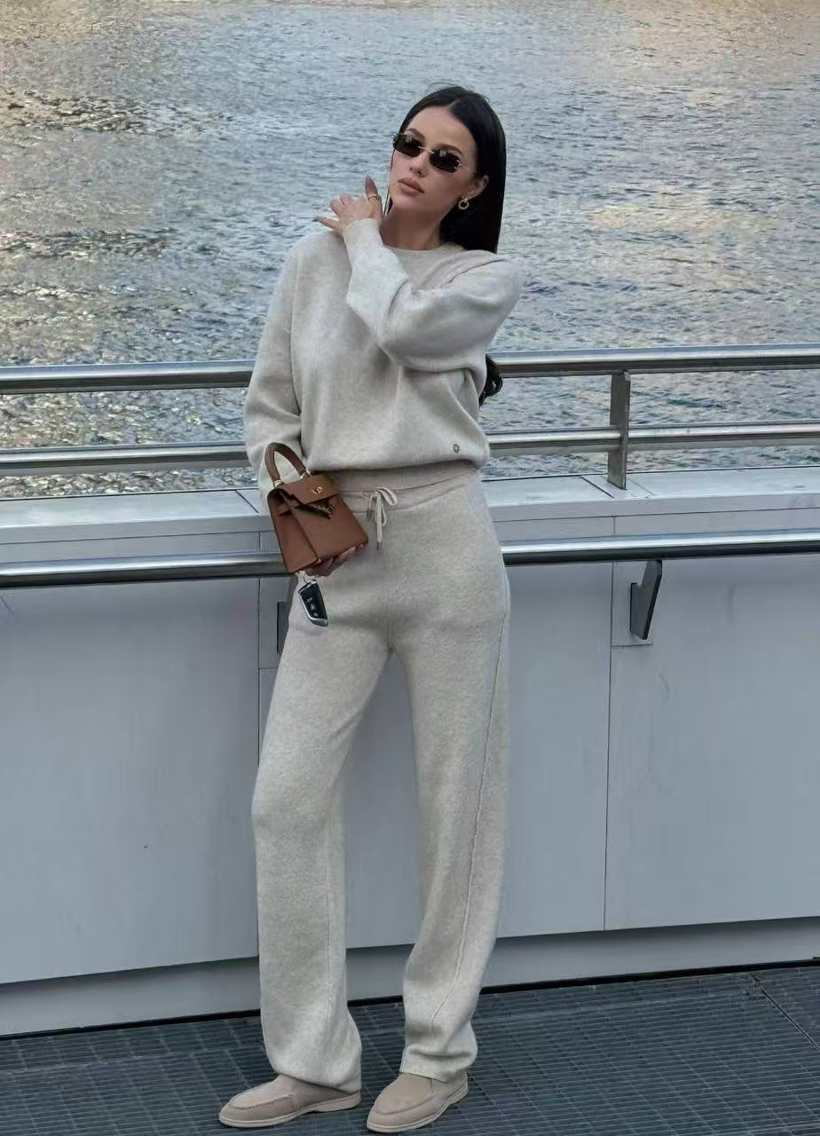 Cashmere Crewneck Sweater and Wide-Leg Trousers Set – Knit Pullover and High-Waisted Pintuck Pants