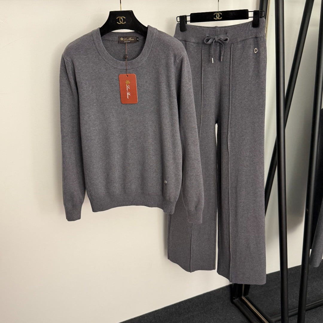 Cashmere Crewneck Sweater and Wide-Leg Trousers Set – Knit Pullover and High-Waisted Pintuck Pants