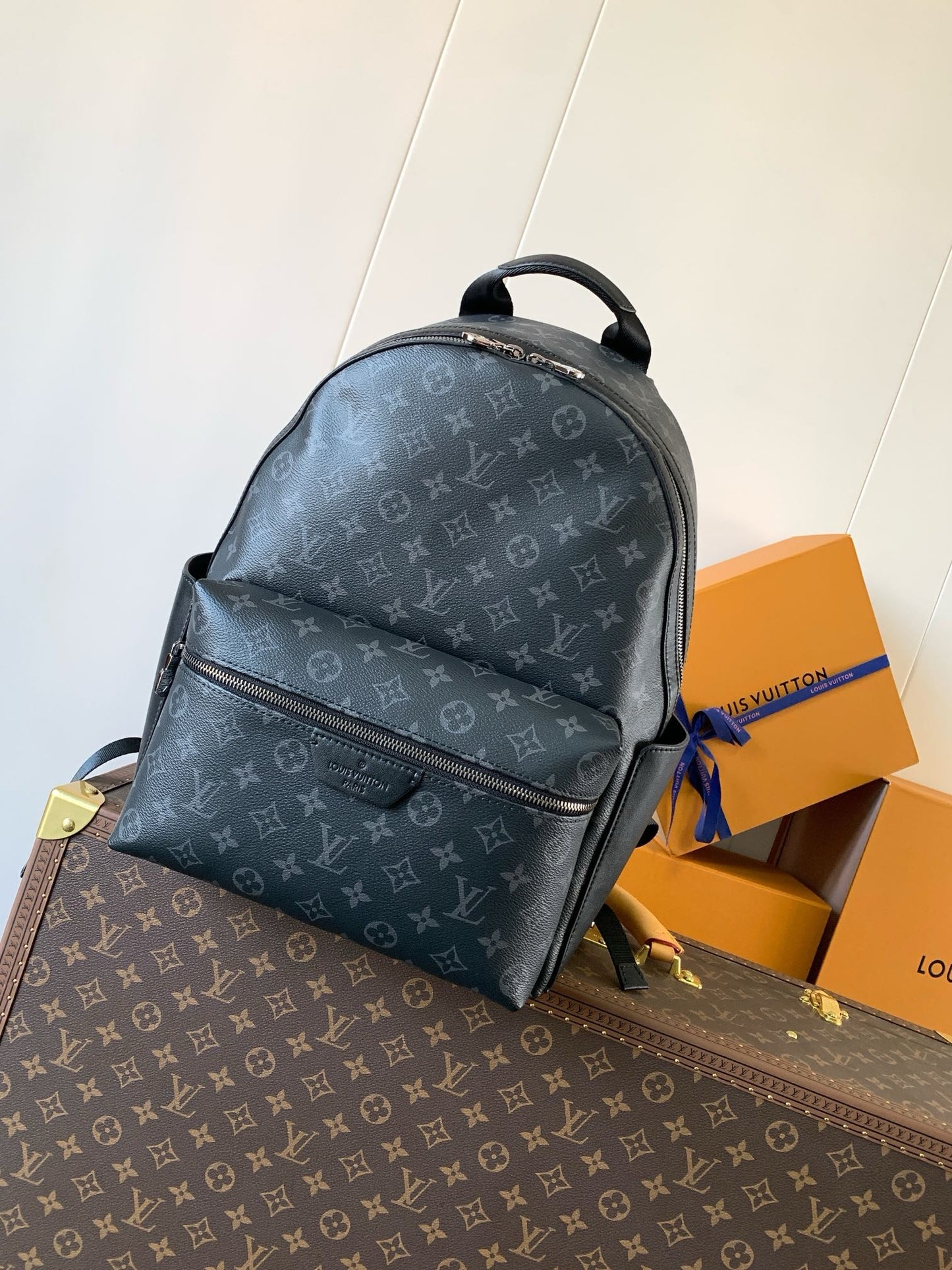 LV Discovery Backpack – Monogram Eclipse Charcoal & Black Coated  Rucksack