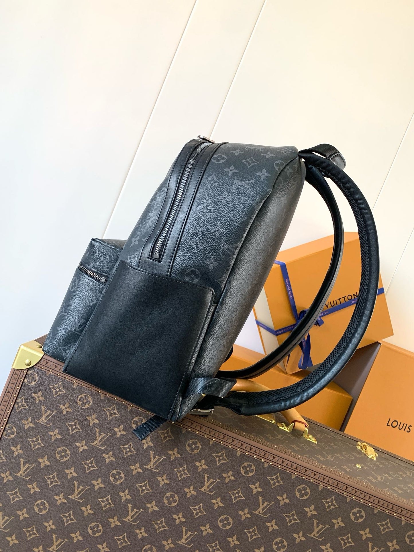 LV Discovery Backpack – Monogram Eclipse Charcoal & Black Coated  Rucksack