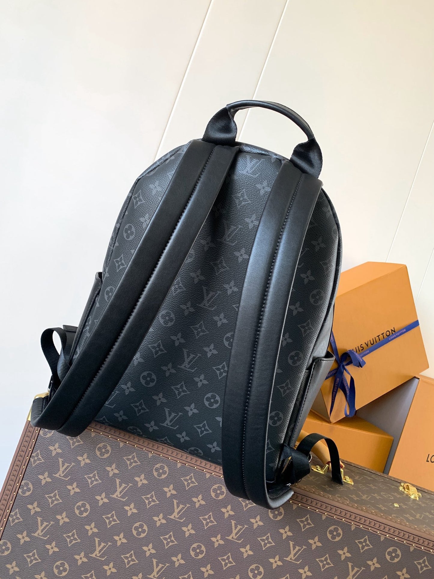 LV Discovery Backpack – Monogram Eclipse Charcoal & Black Coated  Rucksack