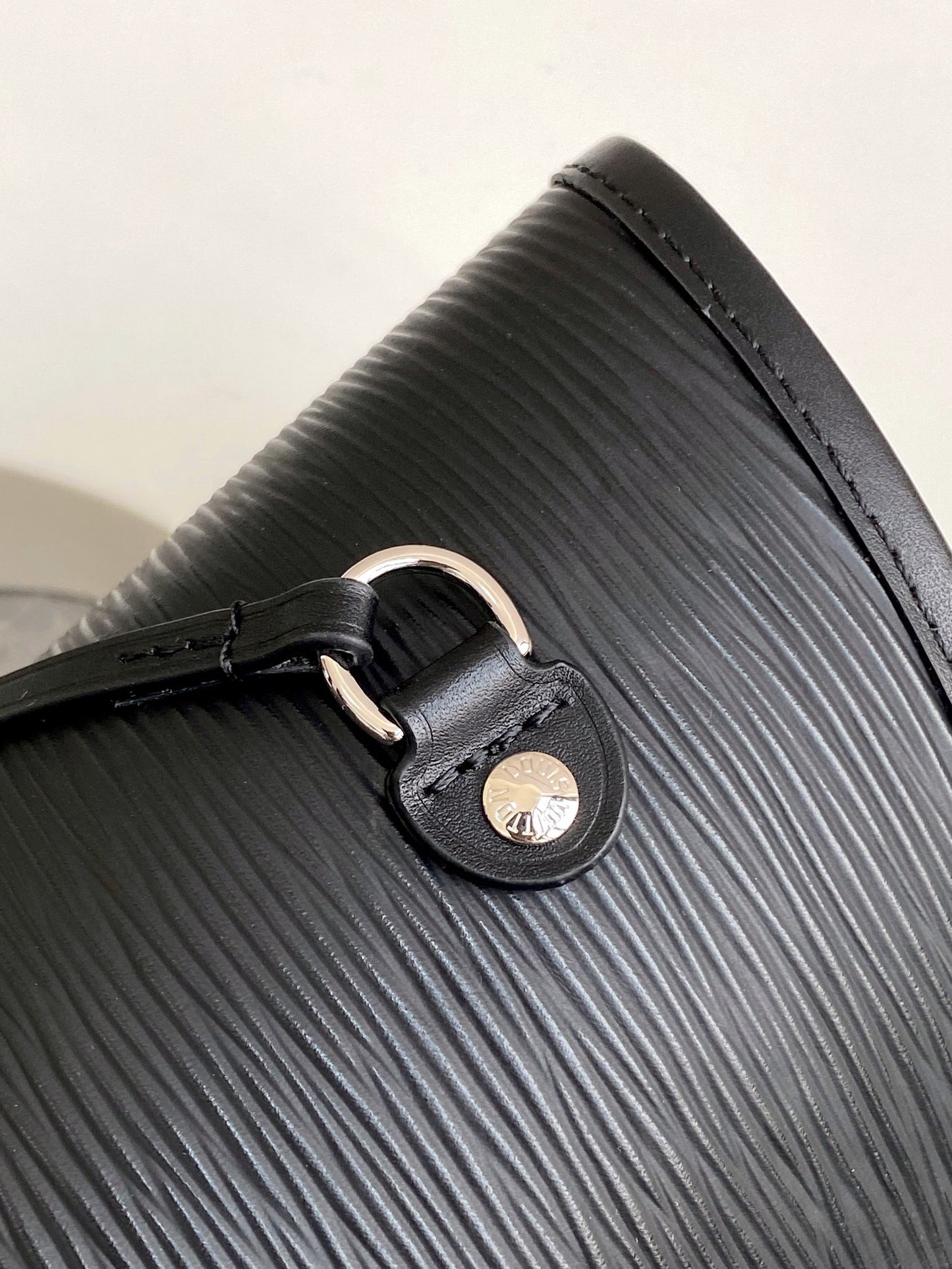 Neverfull MM – Black Epi Leather Tote Bag with Removable Monogram Pouch