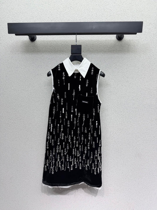 Sequin-Embellished Velvet Mini Dress – Black Plush Onyx Shift Silhouette