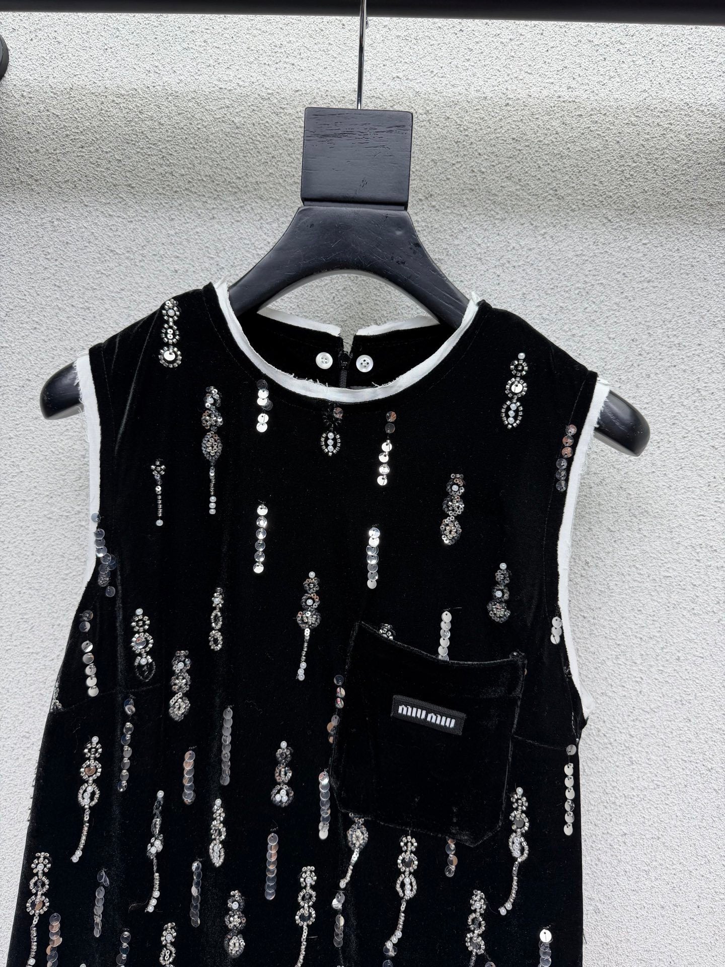 Sequin-Embellished Velvet Mini Dress – Black Plush Onyx Shift Silhouette