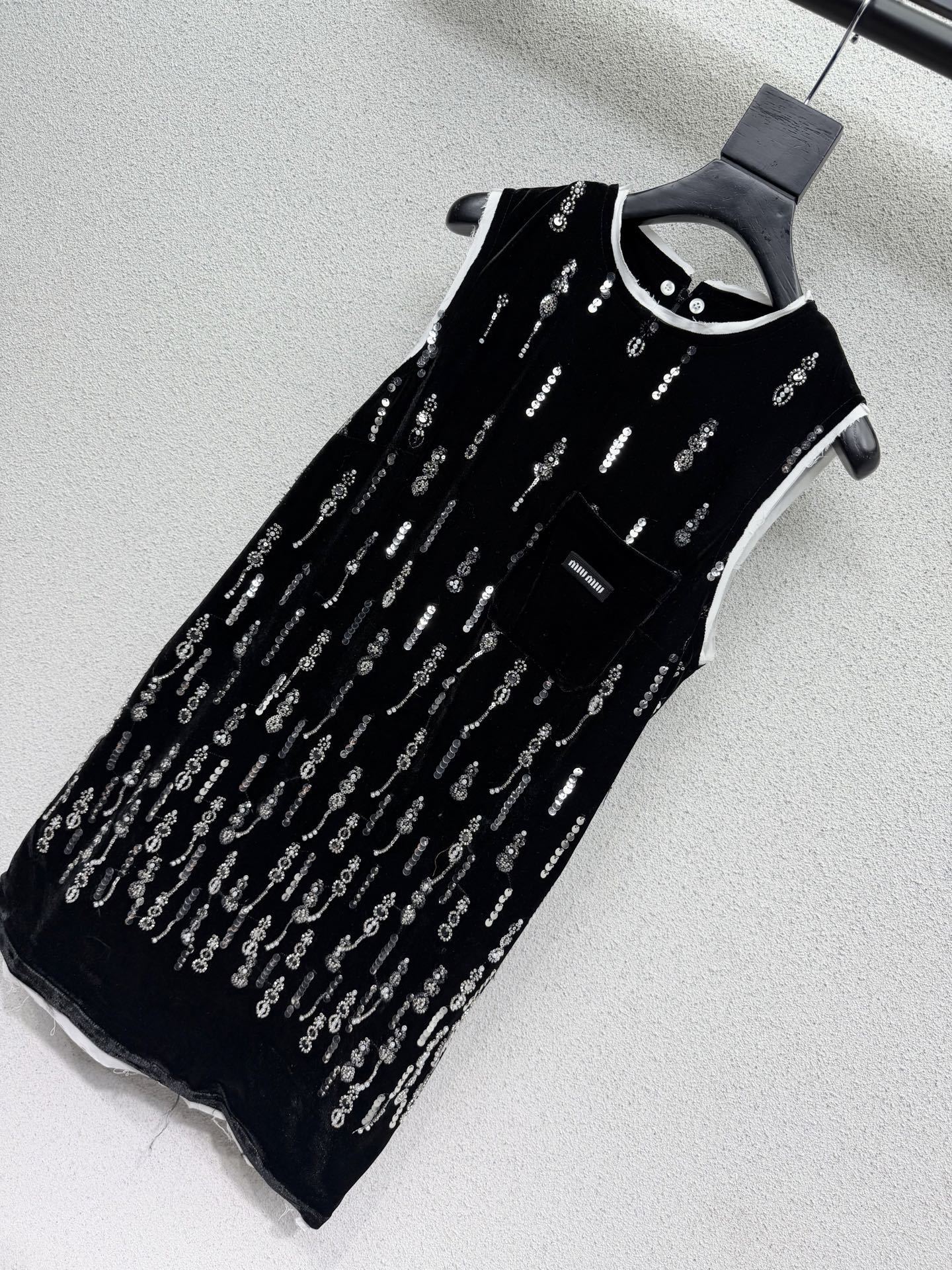Sequin-Embellished Velvet Mini Dress – Black Plush Onyx Shift Silhouette