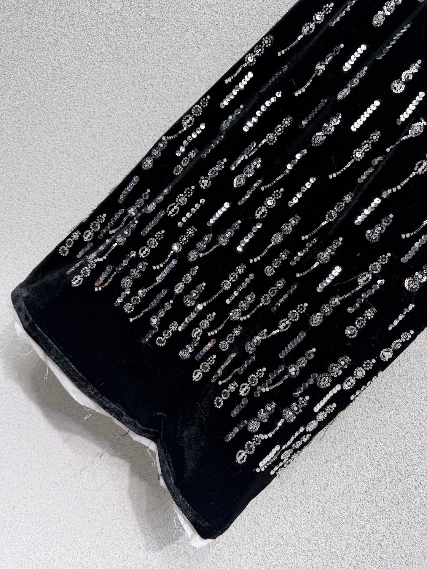Sequin-Embellished Velvet Mini Dress – Black Plush Onyx Shift Silhouette