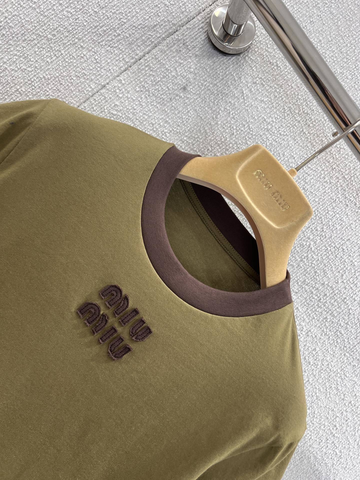 Jersey Ringer T-Shirt – Khaki Green Cropped Cotton Tee with Contrast Cocoa Brown Trim