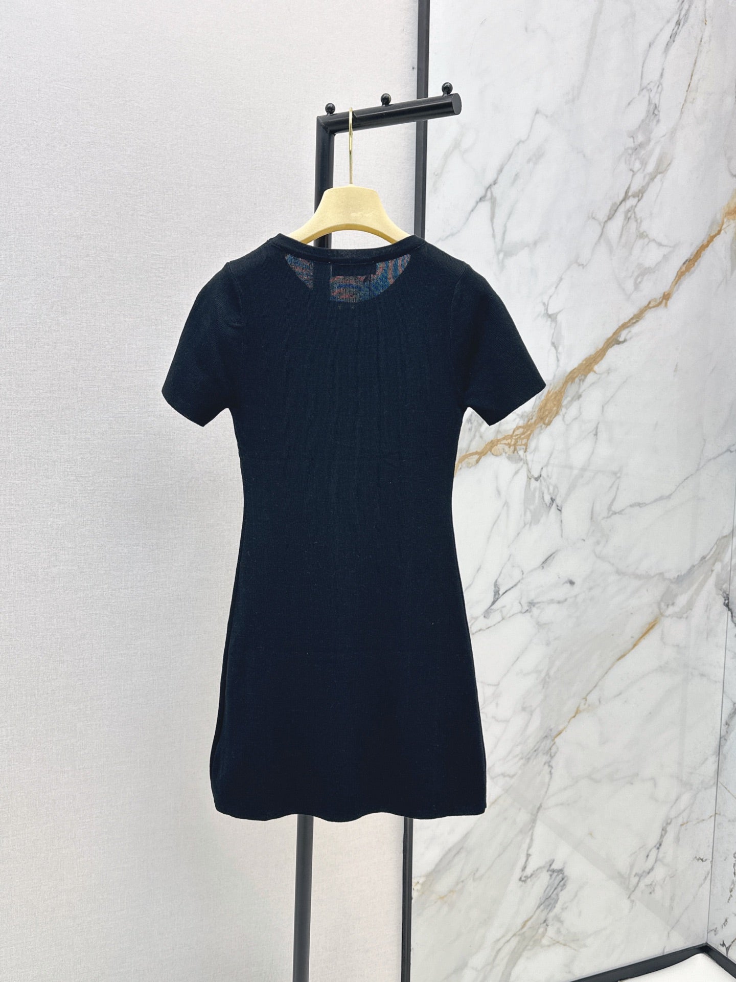 Fine-Ribbed A-Line Short-Sleeve Mini Dress with Cord Tie Collar – Silk and Cotton Knit Dress