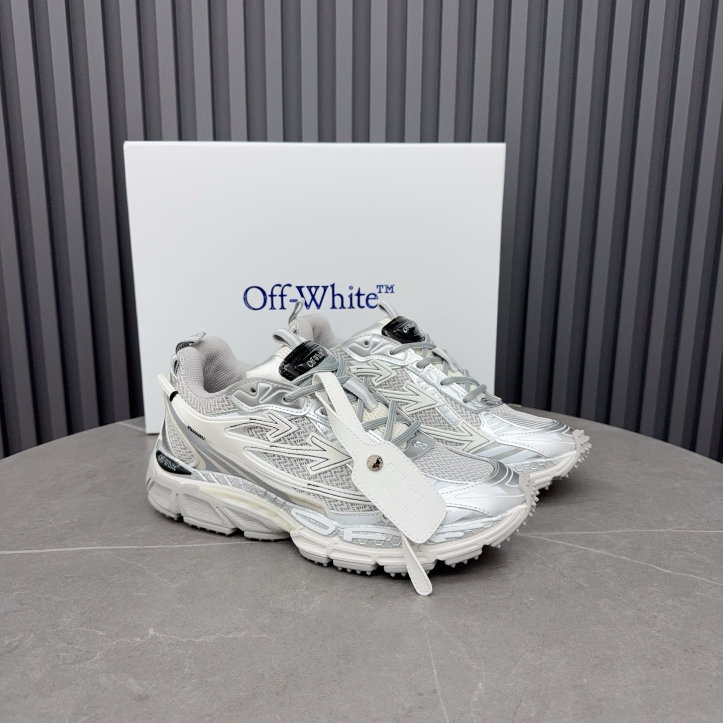 Be Right Back Metallic Silver Sneakers – Y2K Retro-Futuristic Chrome Running Shoes
