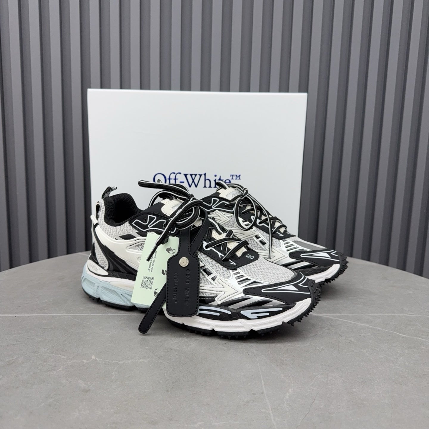 "Be Right Back" Black & White Sneakers – Graphic Monochrome Mesh and Rubberized Runner