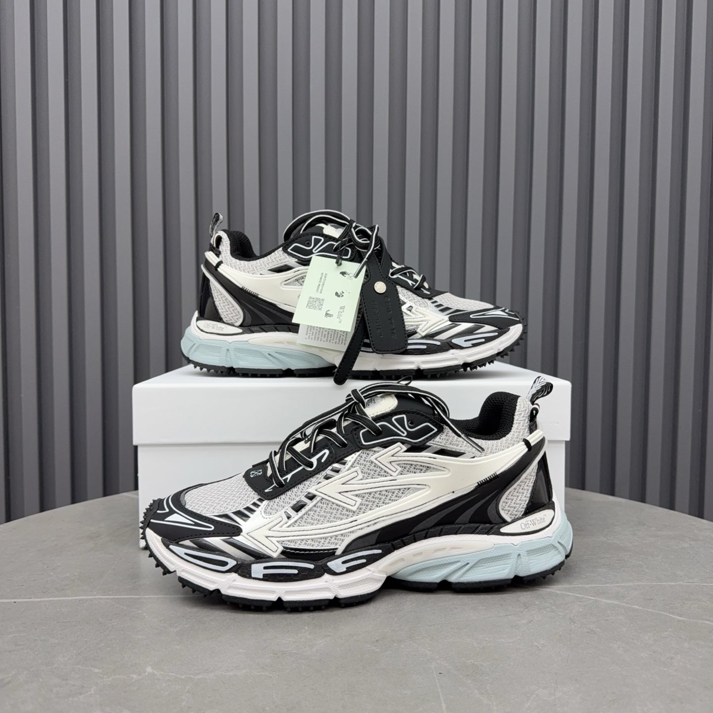 "Be Right Back" Black & White Sneakers – Graphic Monochrome Mesh and Rubberized Runner