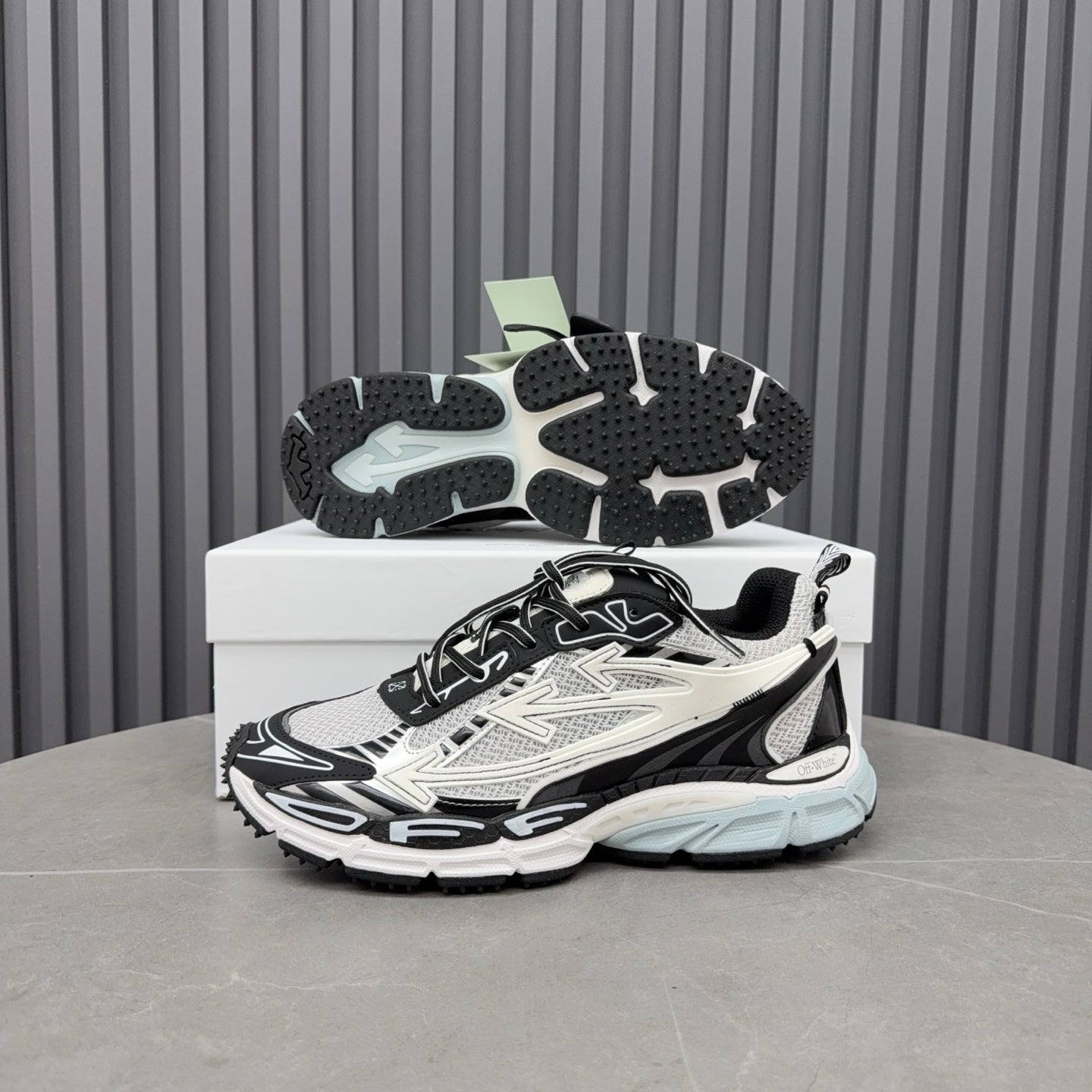 "Be Right Back" Black & White Sneakers – Graphic Monochrome Mesh and Rubberized Runner