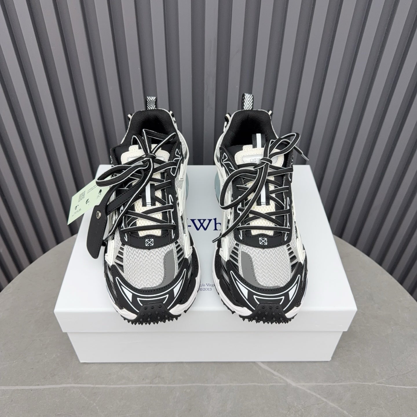 "Be Right Back" Black & White Sneakers – Graphic Monochrome Mesh and Rubberized Runner