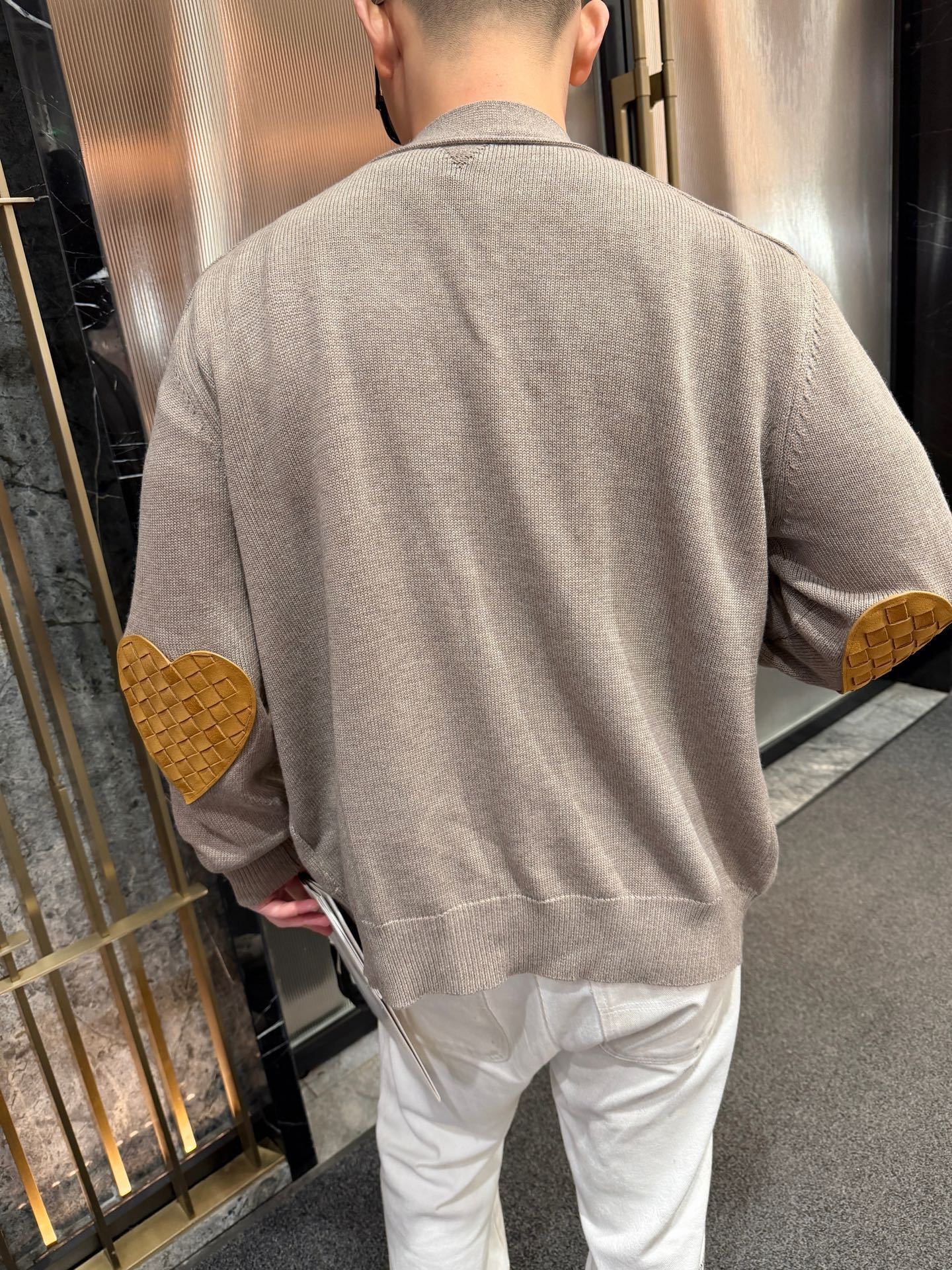 Intrecciato Leather-Trimmed Cashmere Cardigan – Woven Elbow Patch Knit