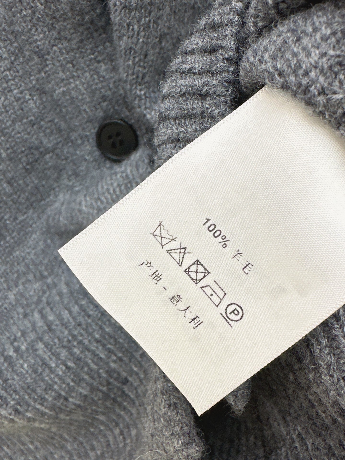 Argyle Intarsia Cardigan – Wool-Cashmere Knit with Detachable Faux Fur Collar