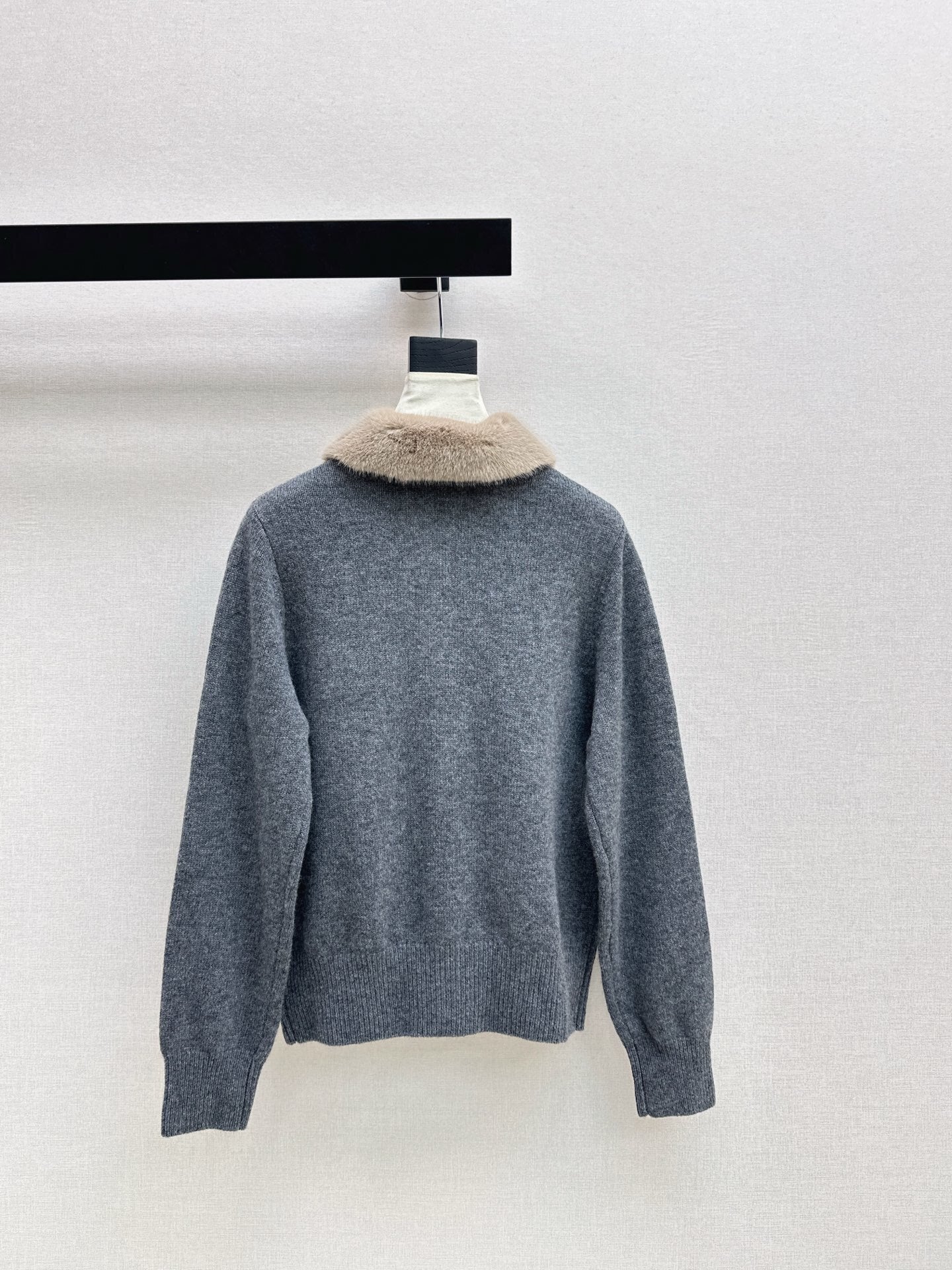 Argyle Intarsia Cardigan – Wool-Cashmere Knit with Detachable Faux Fur Collar