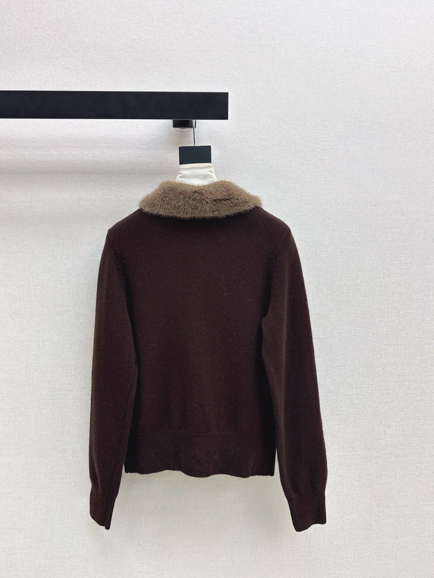 Argyle Intarsia Cardigan – Wool-Cashmere Knit with Detachable Faux Fur Collar