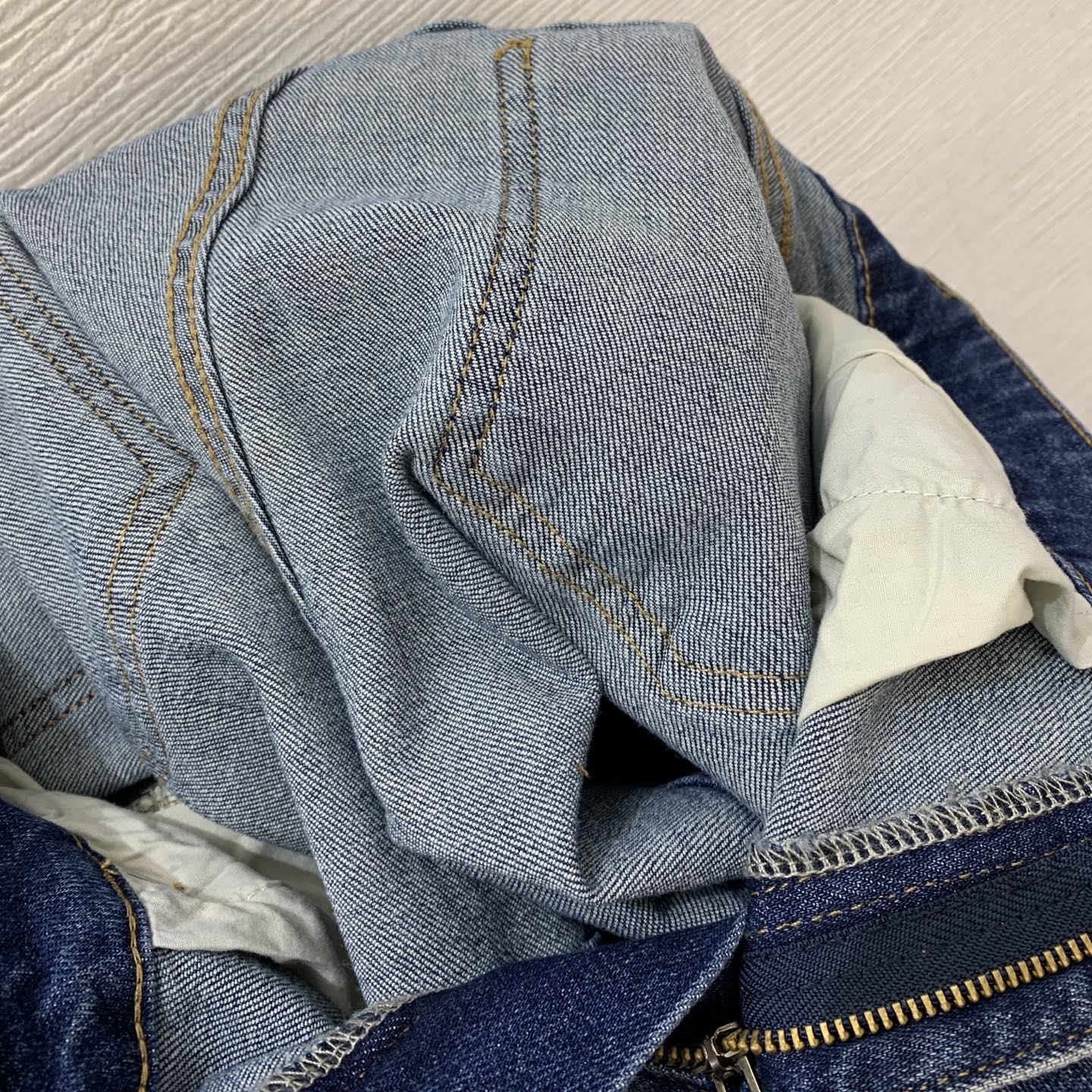 Denim Shorts – Vintage Indigo Stone-Washed Rigid Cotton Denim High-Rise Shorts with Enameled Metal Plaque