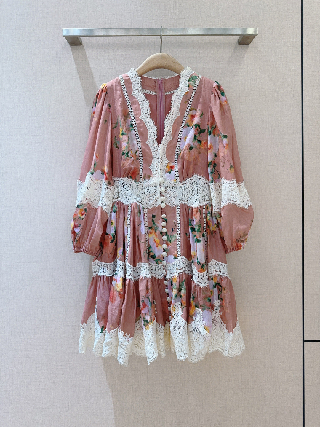Corsage Bauble Lace Mini Dress – Dusty Pink Floral Linen-Blend Mini with Optic White Guipure Lace Trim
