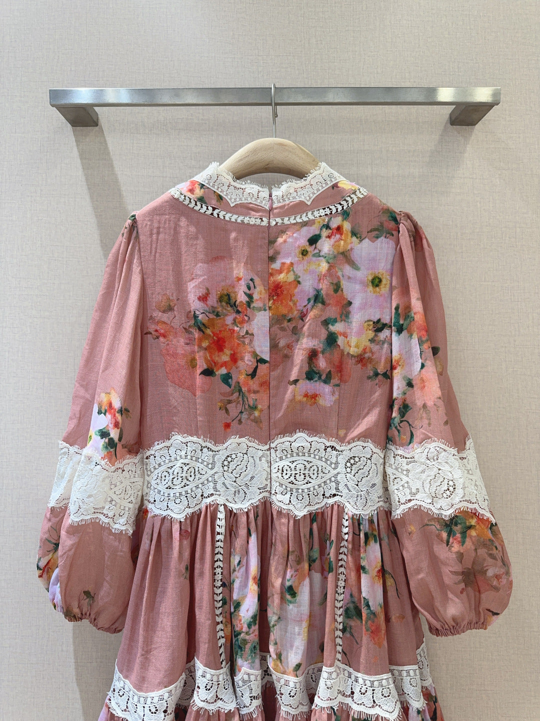 Corsage Bauble Lace Mini Dress – Dusty Pink Floral Linen-Blend Mini with Optic White Guipure Lace Trim