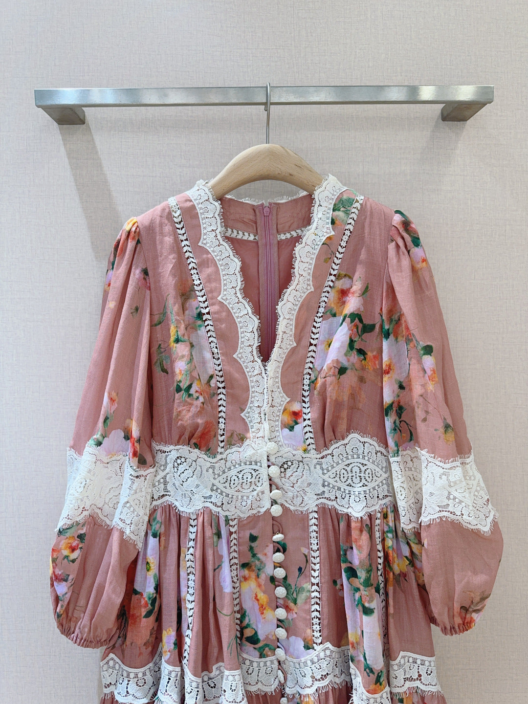 Corsage Bauble Lace Mini Dress – Dusty Pink Floral Linen-Blend Mini with Optic White Guipure Lace Trim
